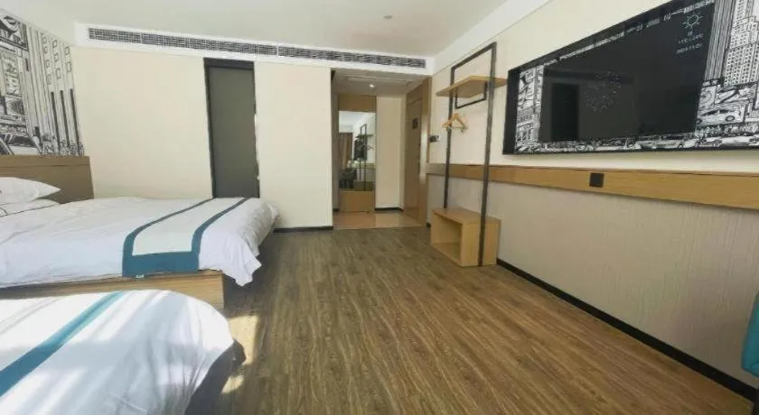 Bed in City Comfort Inn Wuhan Yangtze River Bridge Yellow Crane Tower