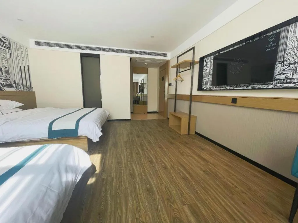 Bed in City Comfort Inn Wuhan Yangtze River Bridge Yellow Crane Tower