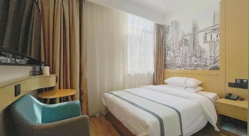 Bed in City Comfort Inn Wuhan Yangtze River Bridge Yellow Crane Tower