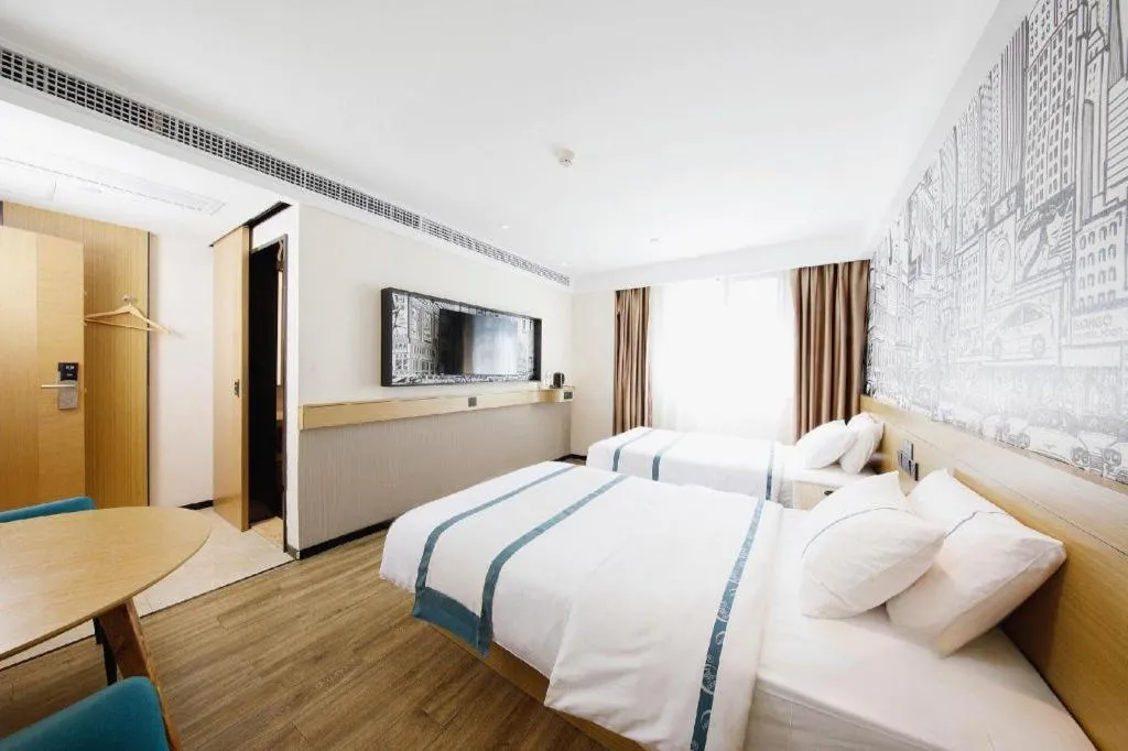 Bed in City Comfort Inn Wuhan Yangtze River Bridge Yellow Crane Tower