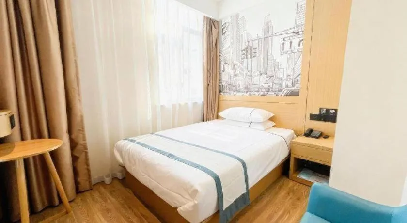 Bed in City Comfort Inn Wuhan Yangtze River Bridge Yellow Crane Tower