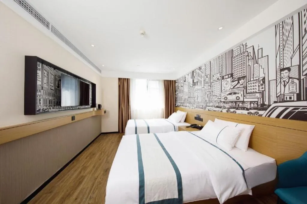 Bed in City Comfort Inn Wuhan Yangtze River Bridge Yellow Crane Tower