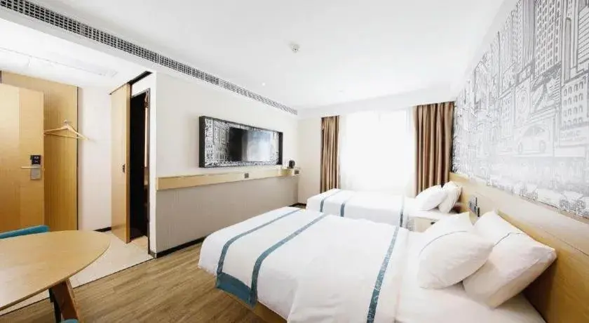 Bed in City Comfort Inn Wuhan Yangtze River Bridge Yellow Crane Tower Bed in City Comfort Inn Wuhan Yangtze River Bridge Yellow Crane Tower