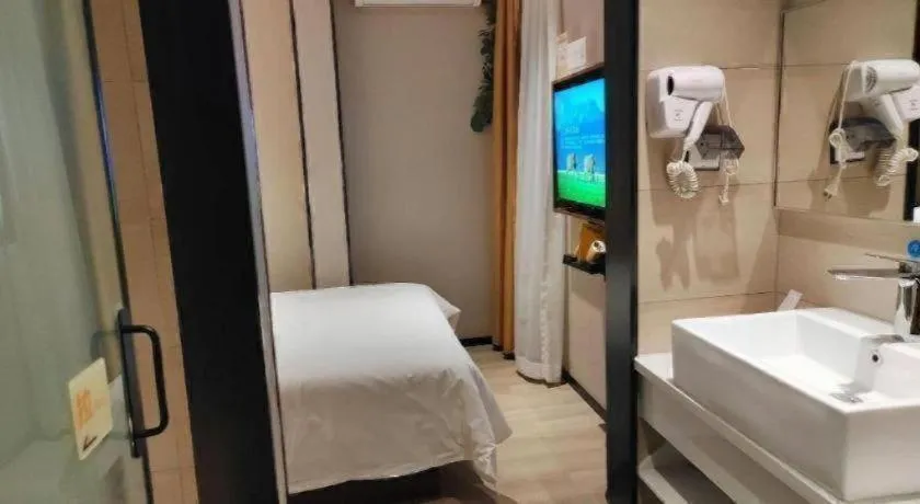 Bed in JTOUR Inn Wuhan Textile University