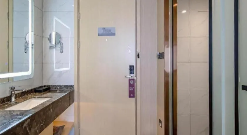 Borrman Hotel Lipu Central Plaza