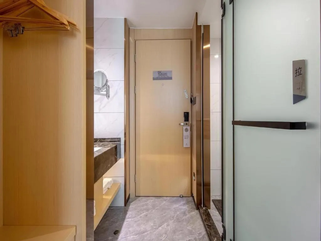 Borrman Hotel Lipu Central Plaza