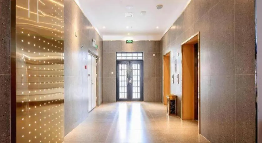 Borrman Hotel Korla Peacock River