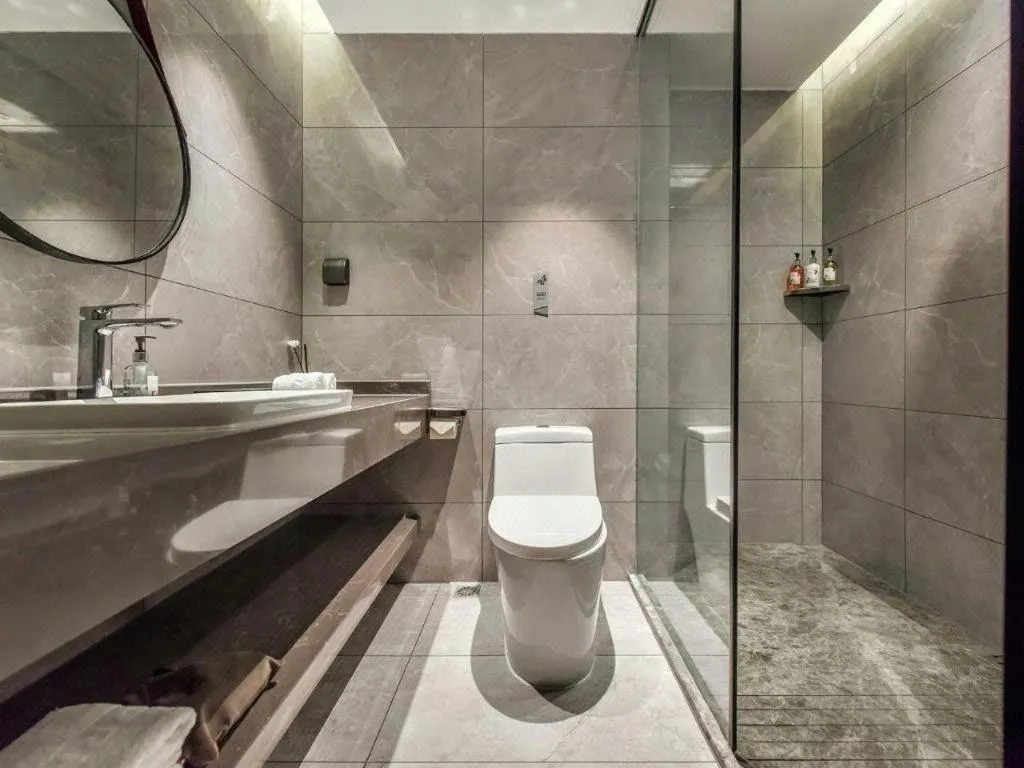 Borrman Hotel Korla Peacock River