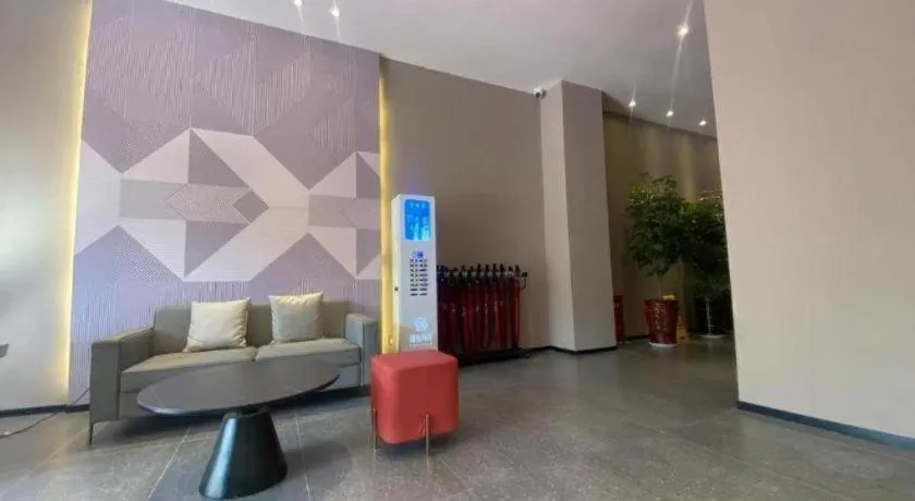 Borrman Hotel Korla Peacock River