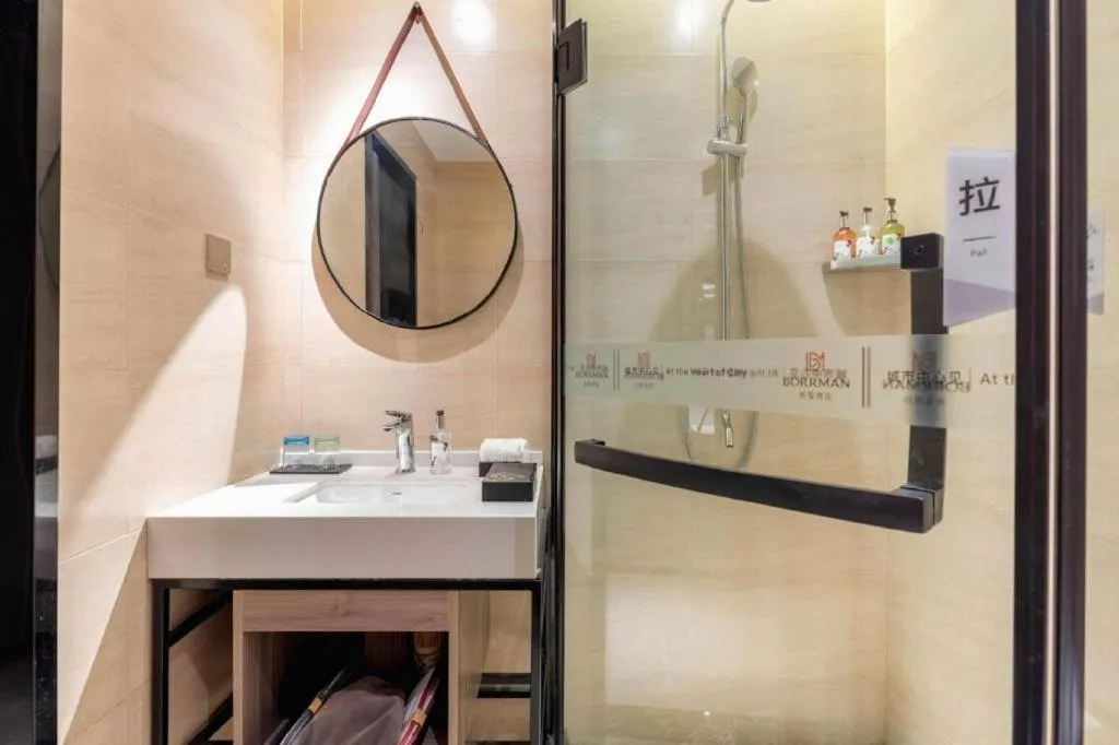 Borrman Hotel Korla Peacock River