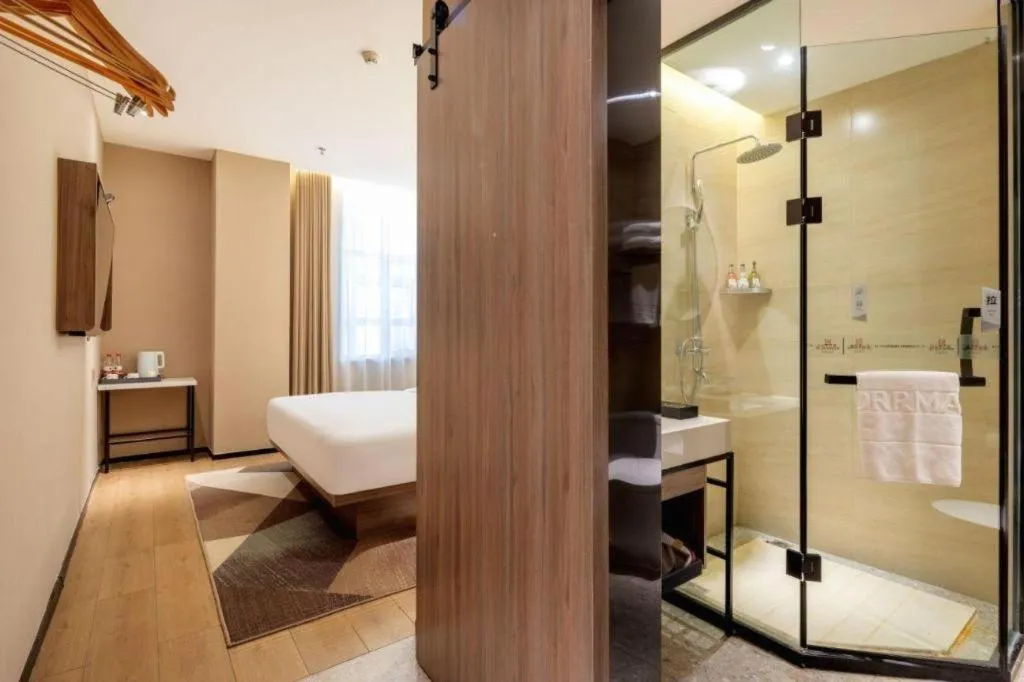 Borrman Hotel Korla Peacock River