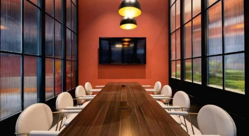 Borrman Hotel Korla Peacock River