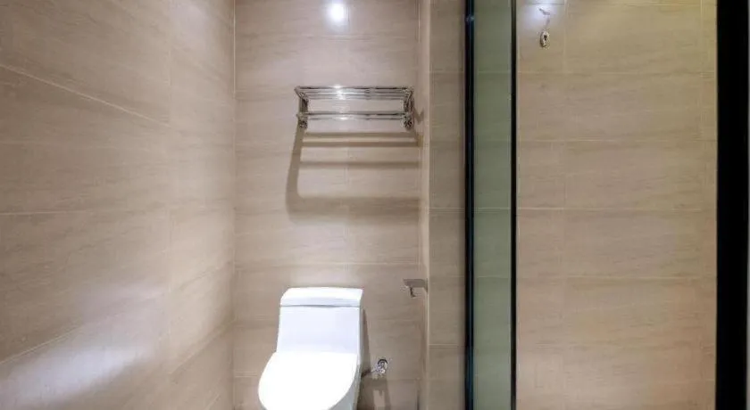 Borrman Hotel Korla Peacock River