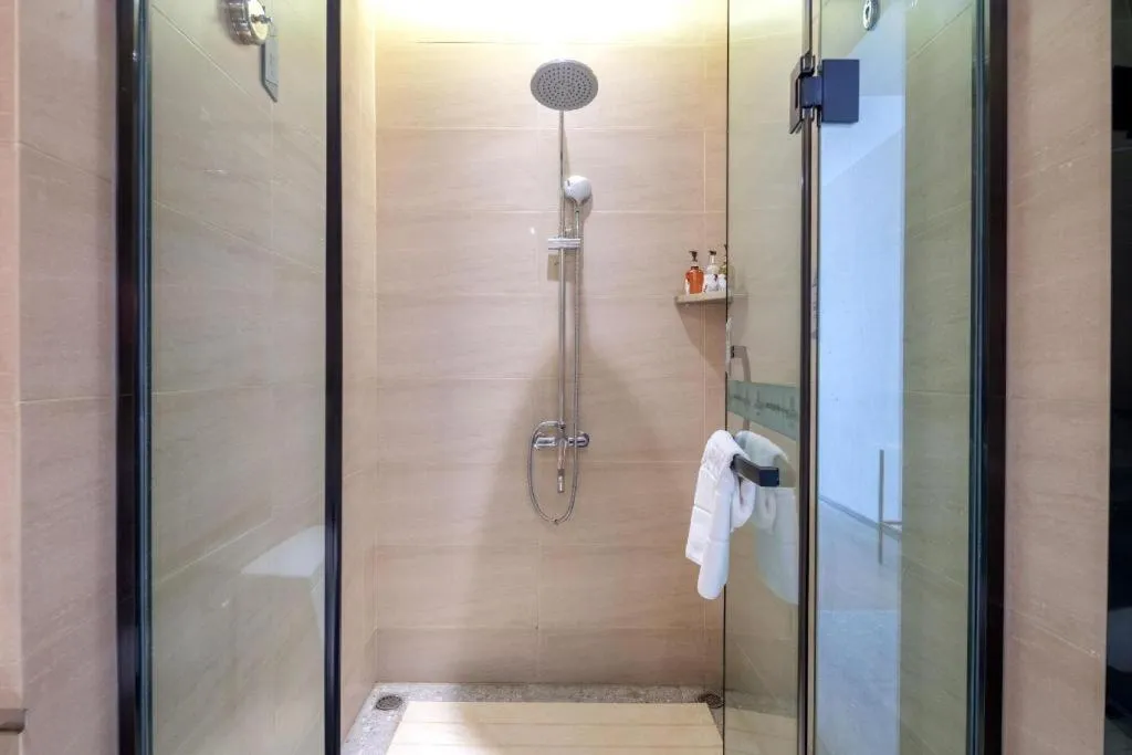 Borrman Hotel Korla Peacock River