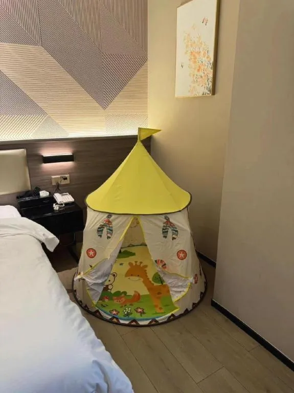 Bed in Borrman Hotel Korla Peacock River