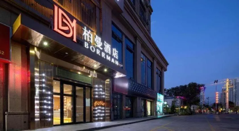 Borrman Hotel Korla Peacock River