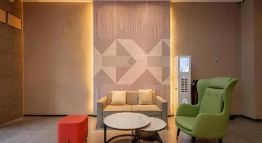 Borrman Hotel Korla Peacock River