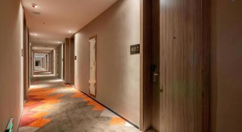 Borrman Hotel Korla Peacock River