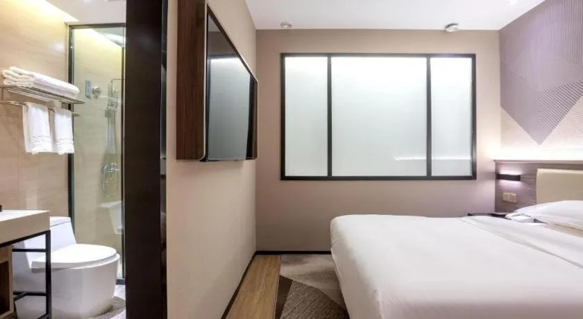 Bed in Borrman Hotel Korla Peacock River