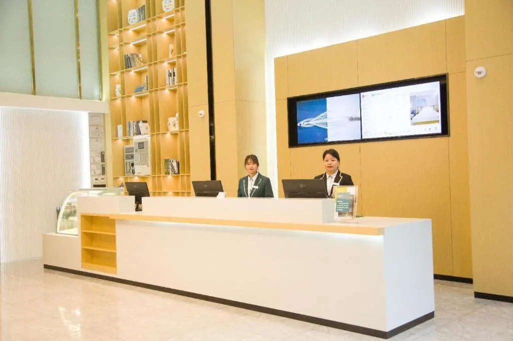 City Comfort Inn Badong Passenger Transport Center