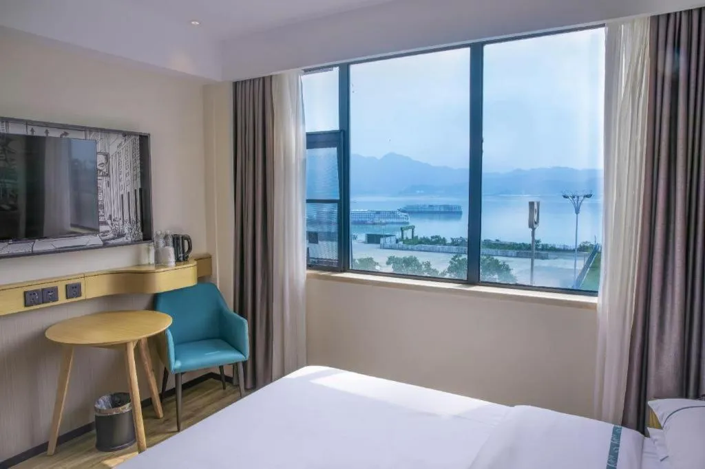 Bed in City Comfort Inn Yichang Zigui Three Gorges Dam Binhu