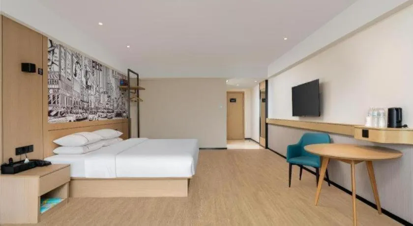 Bed in City Comfort Inn Hotel Wuhan Jiufeng Mountain Forest Park