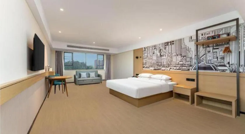 Bed in City Comfort Inn Hotel Wuhan Jiufeng Mountain Forest Park