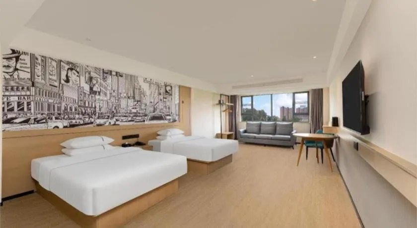 Bed in City Comfort Inn Hotel Wuhan Jiufeng Mountain Forest Park