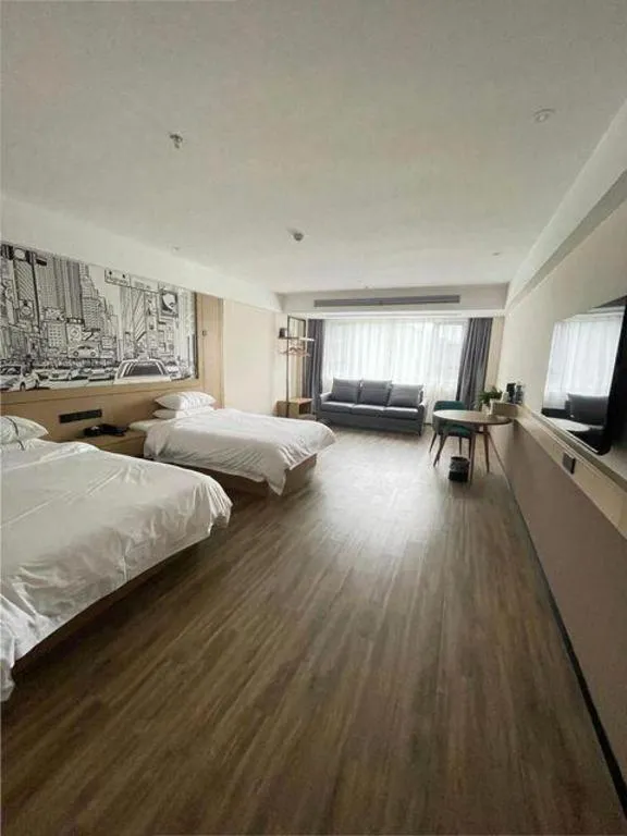 Bed in City Comfort Inn Hotel Wuhan Jiufeng Mountain Forest Park