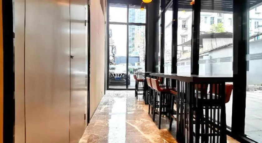 Echarm Hotel Wuhan Gaotie Jianshe 2nd Road Metro Exit