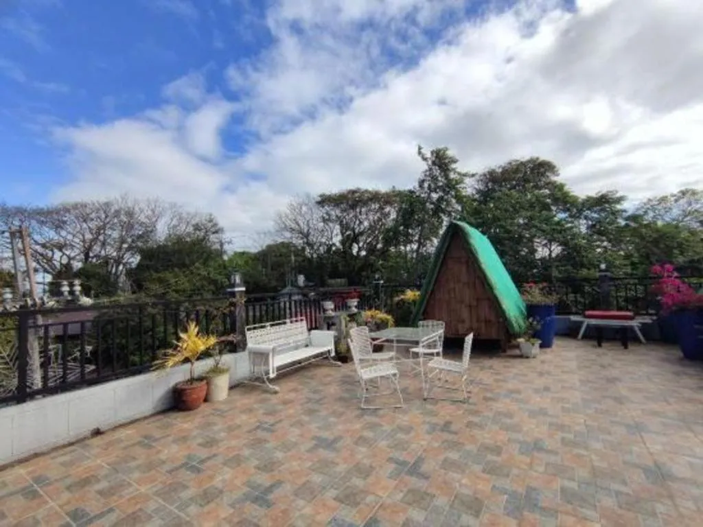 RedDoorz @ Divinagracia Homestay Tagaytay