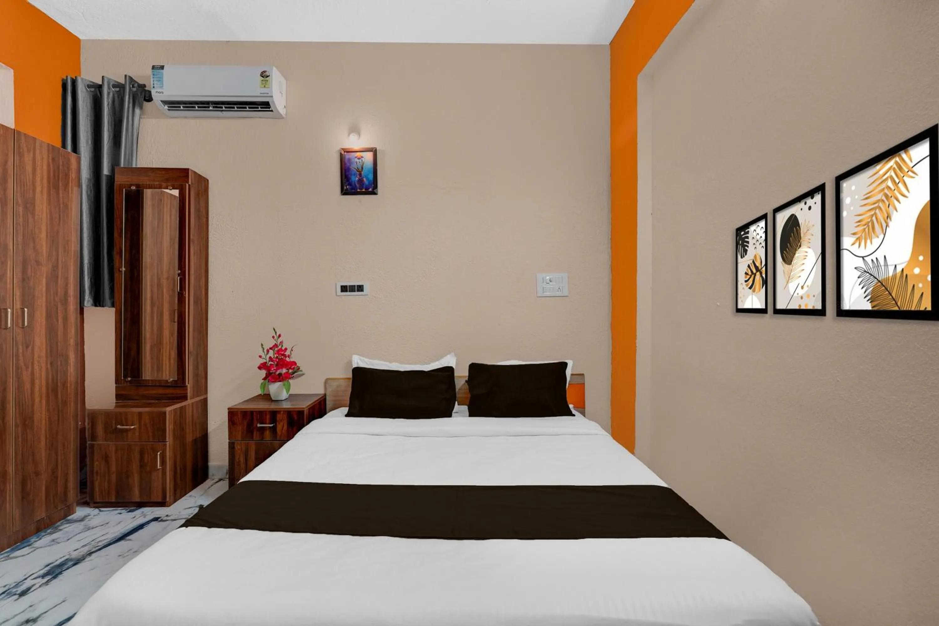 Bedroom, Bed in Super Hotel O Diamond Street Bangalore Formerly Sri Sai Guru Comfort