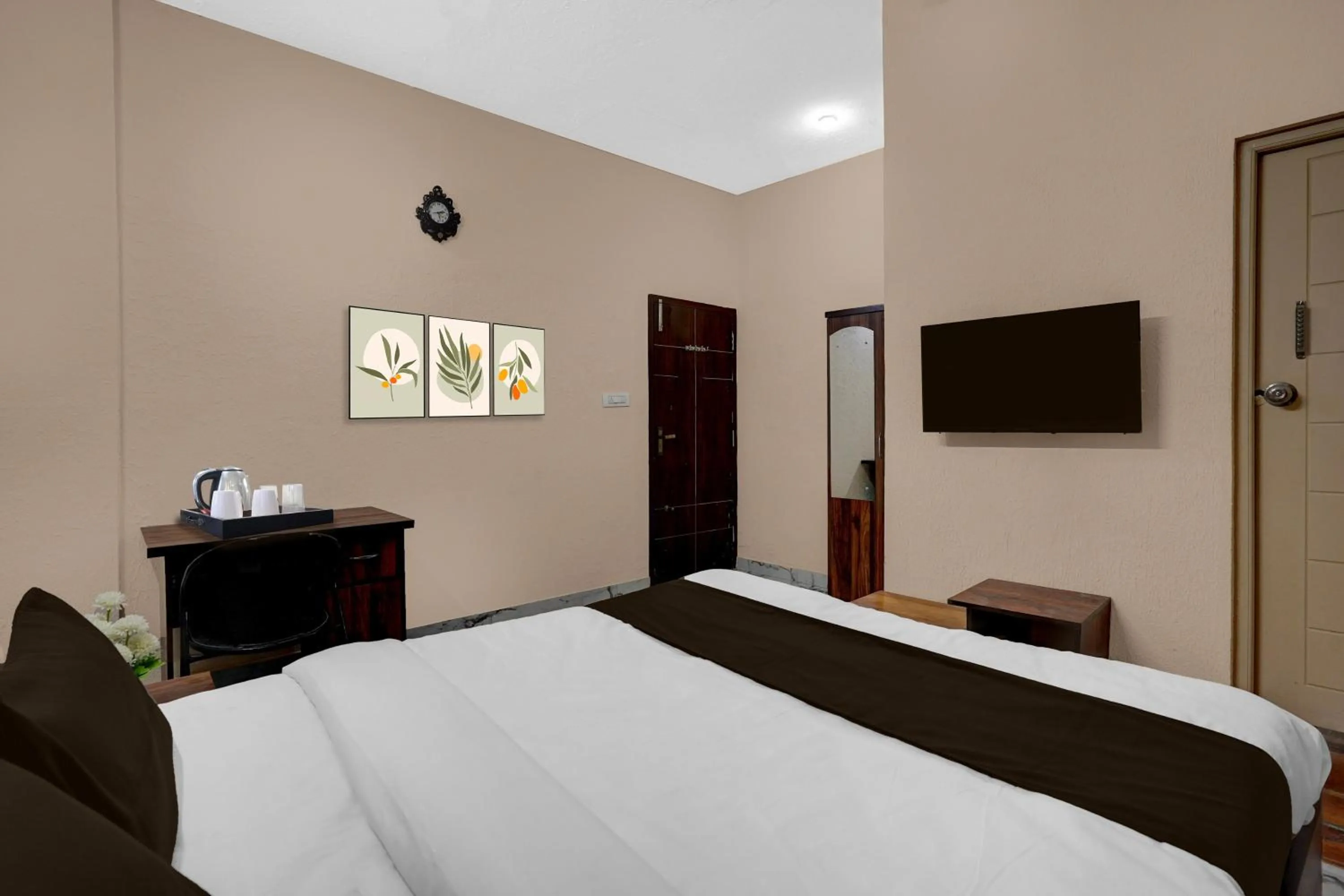 Bedroom, Bed in Super Hotel O Diamond Street Bangalore Formerly Sri Sai Guru Comfort