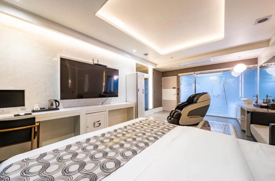 Bed in Gentleman Hotel