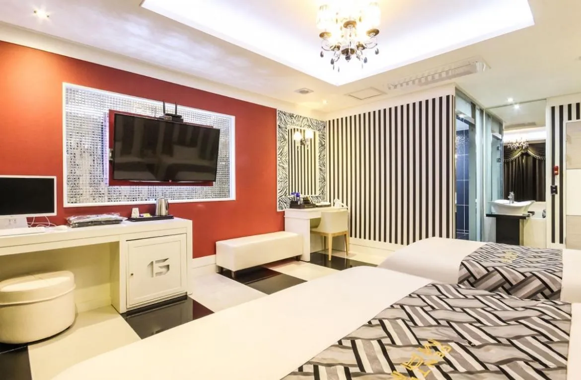 Bed in Gentleman Hotel