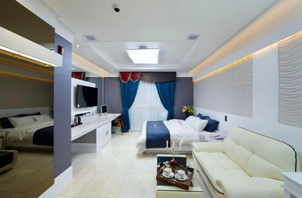 Bed in Gentleman Hotel