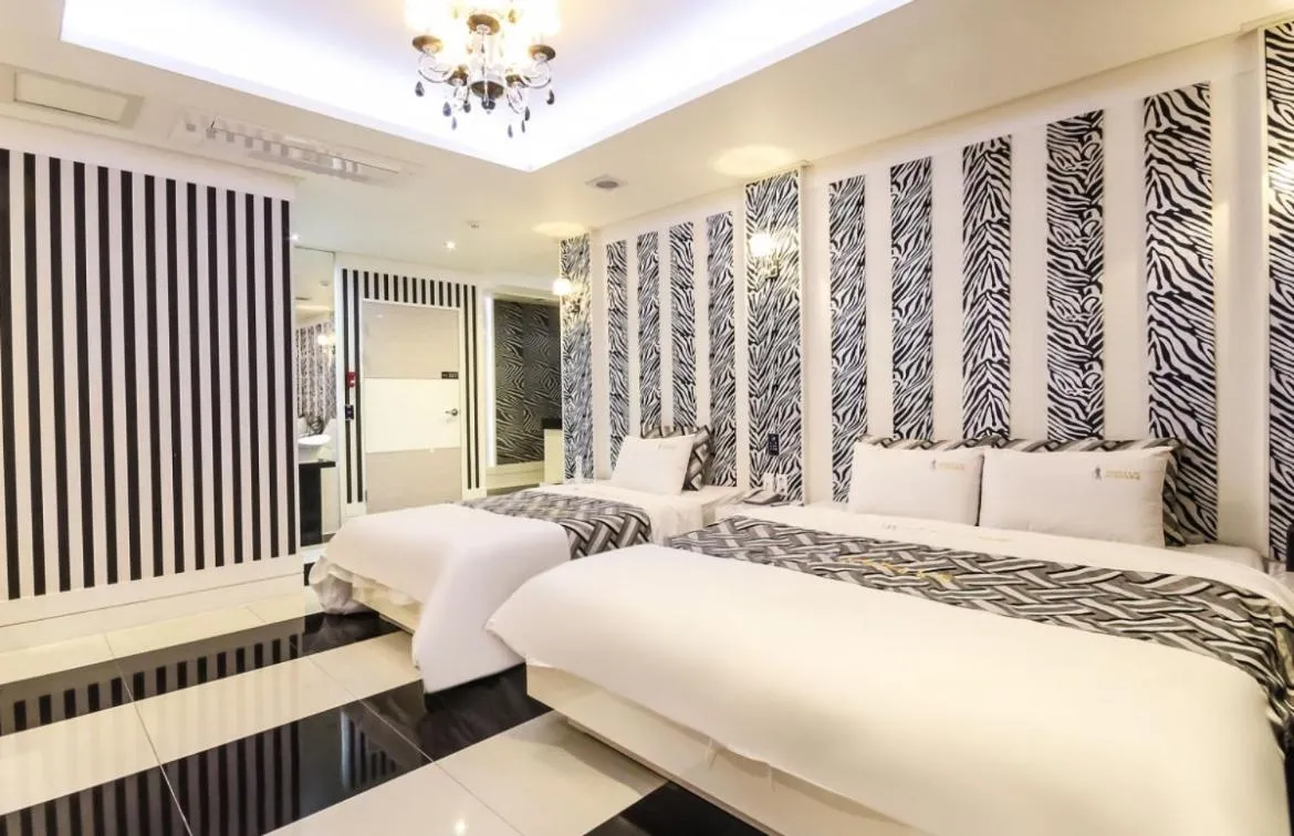 Bed in Gentleman Hotel