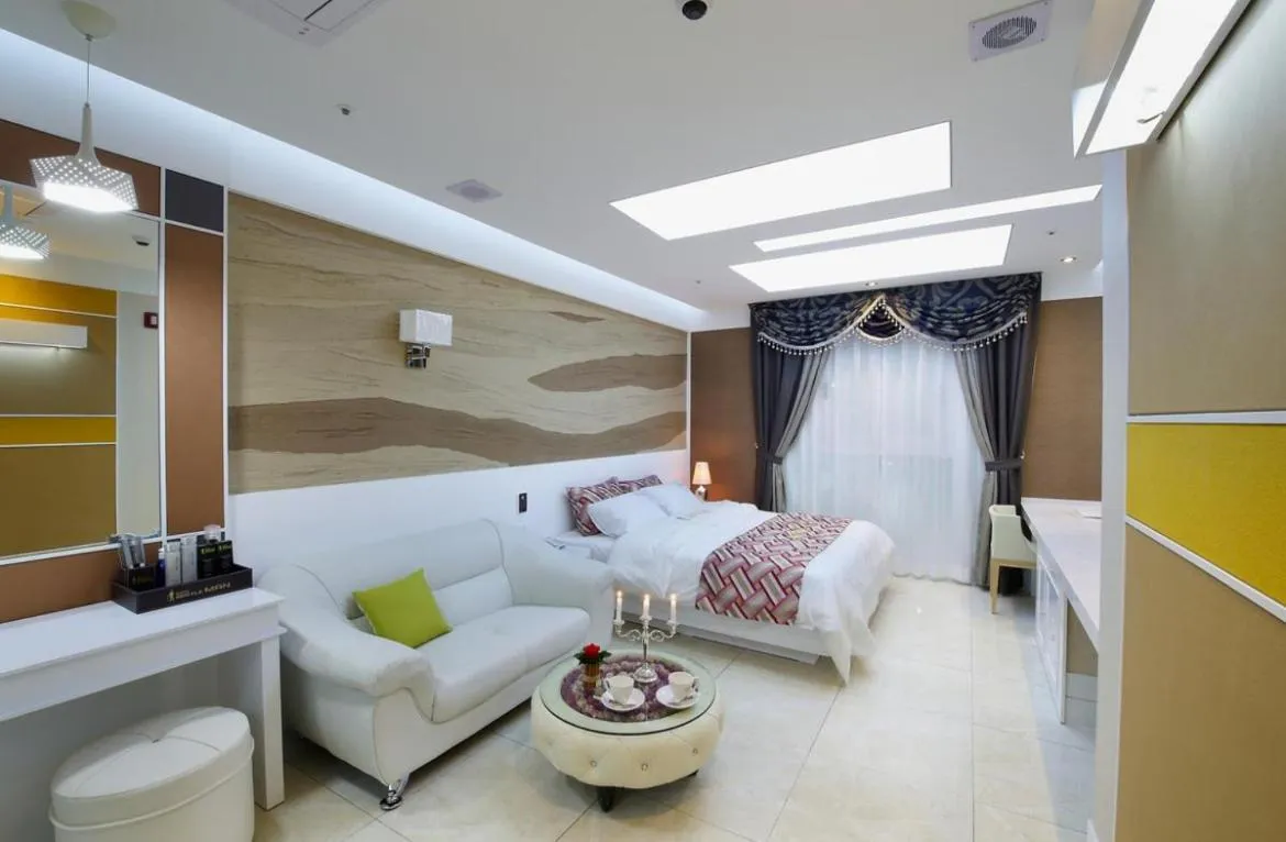 Bed in Gentleman Hotel