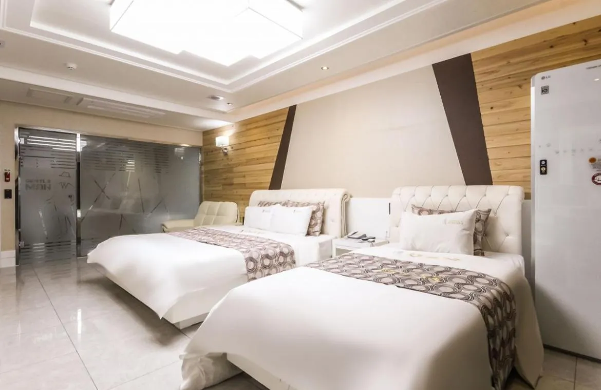 Bed in Gentleman Hotel