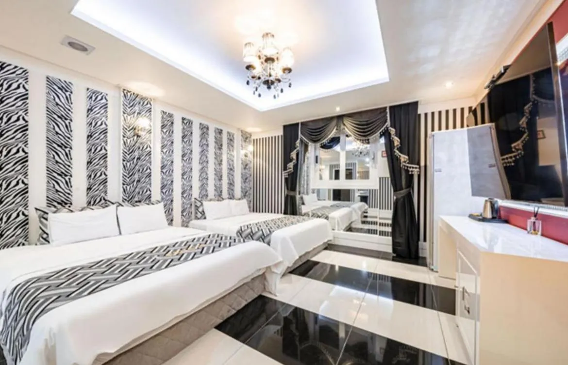 Bed in Gentleman Hotel