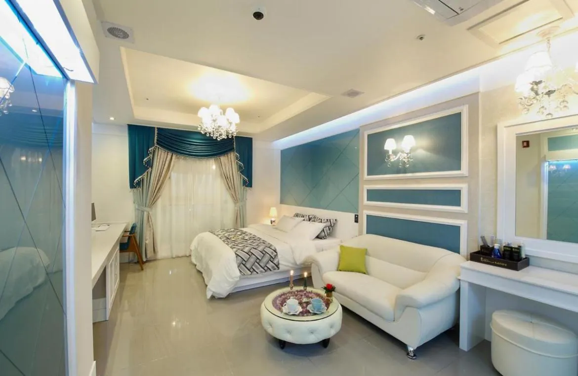 Bed in Gentleman Hotel