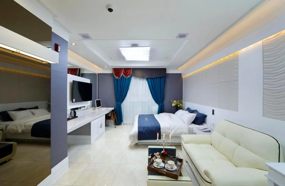 Bed in Gentleman Hotel