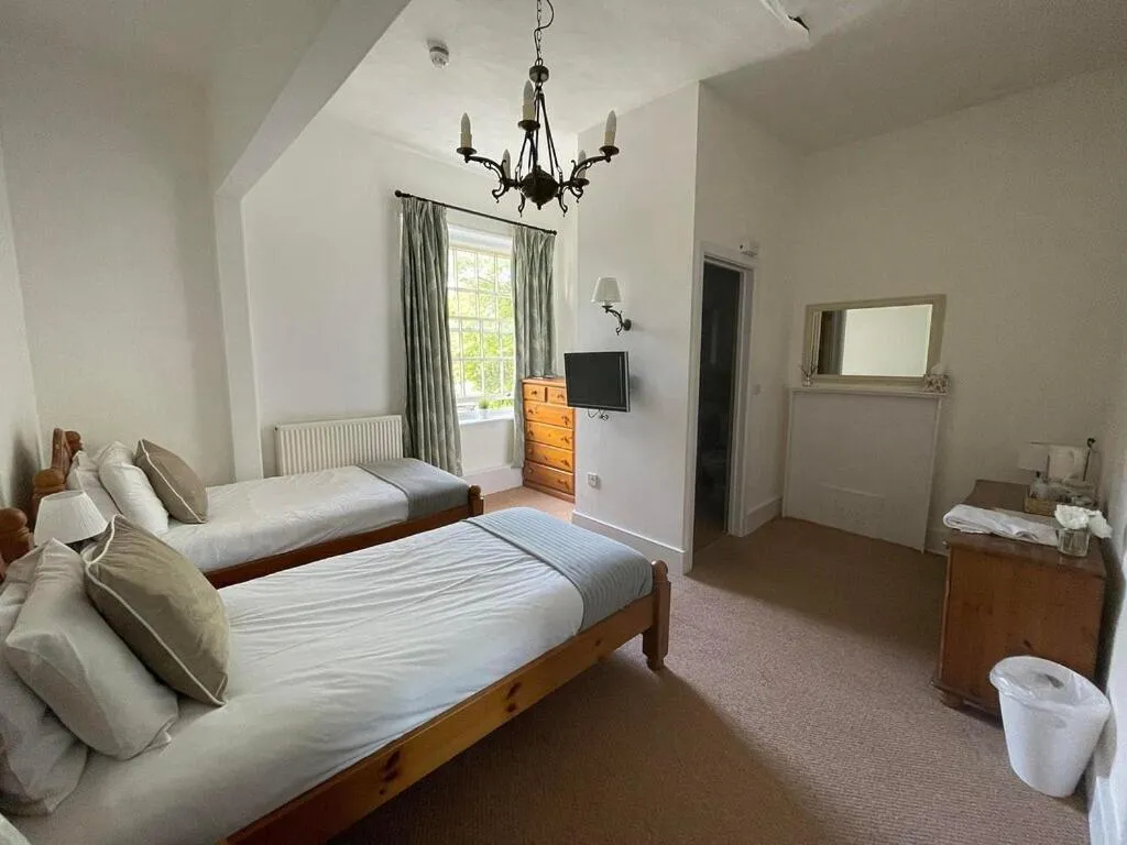 Bedroom in George & falcon