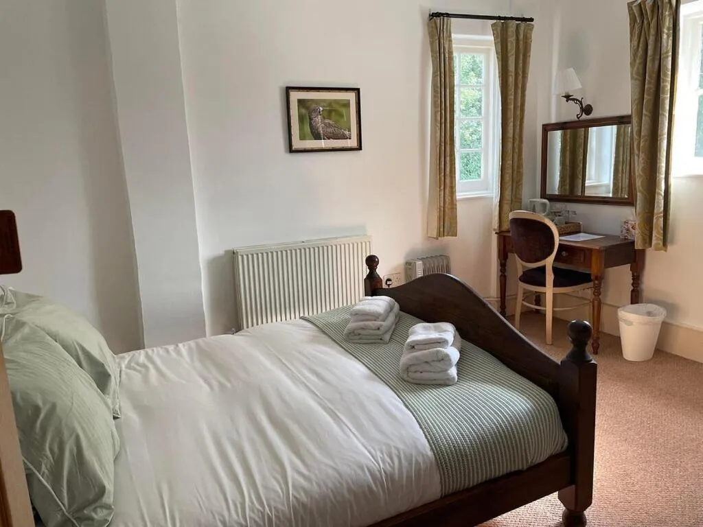 Bedroom in George & falcon