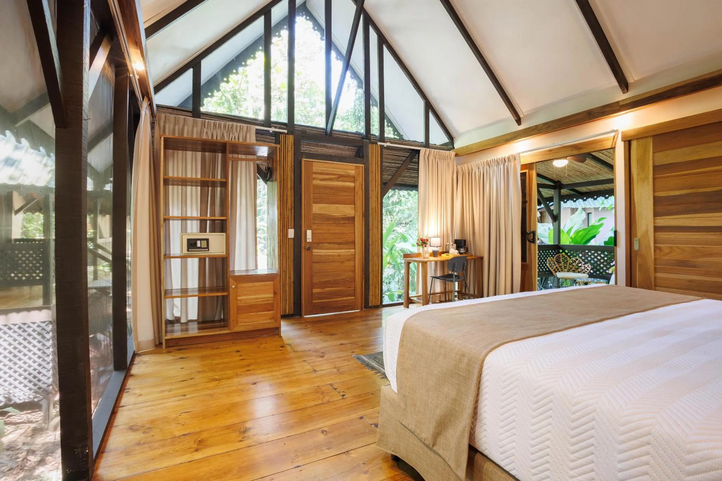 Photo of the whole room, Bed in Almonds & Corals Boutique Hotel