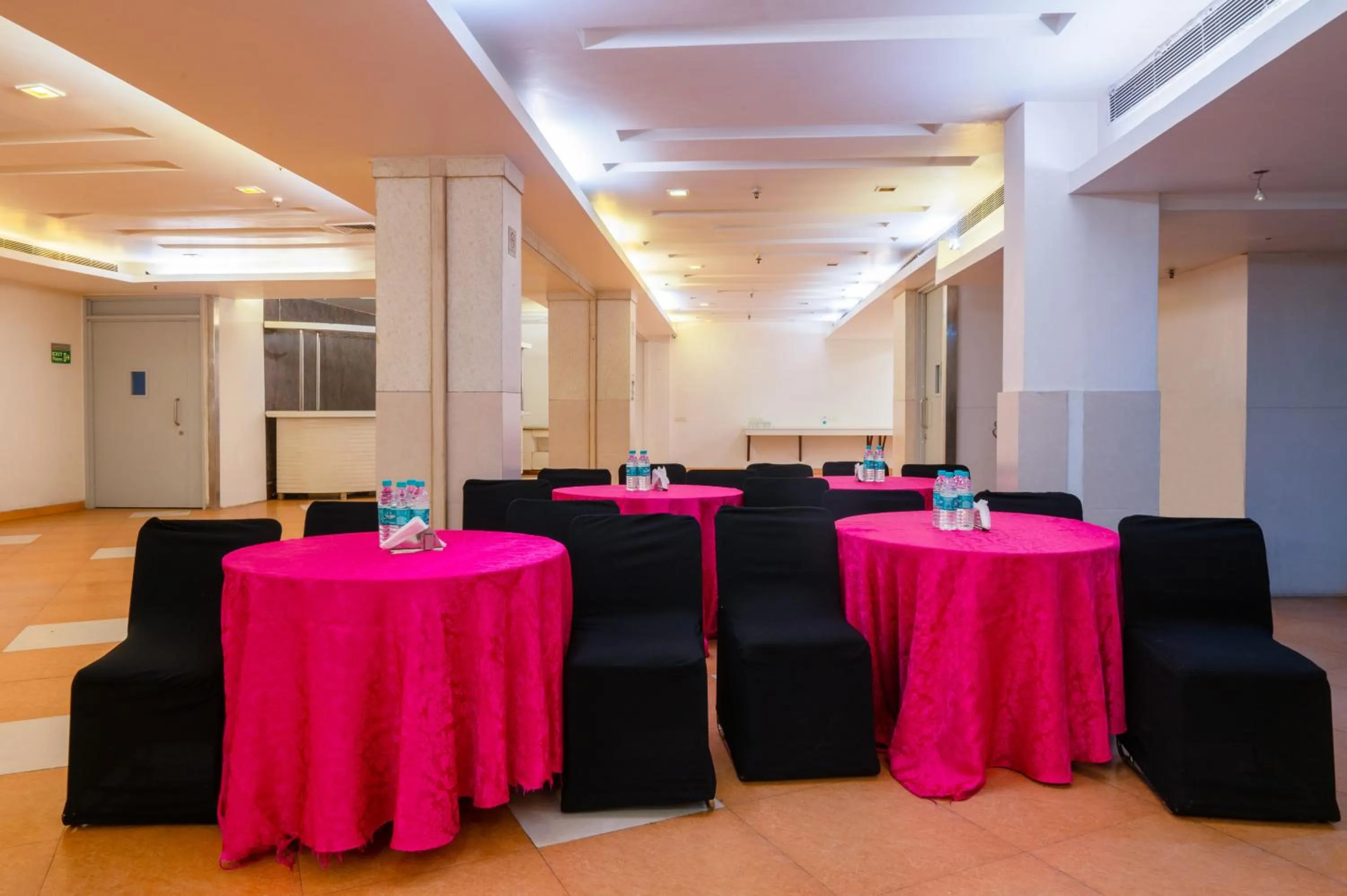 Meeting/conference room in Treebo Twin Tree