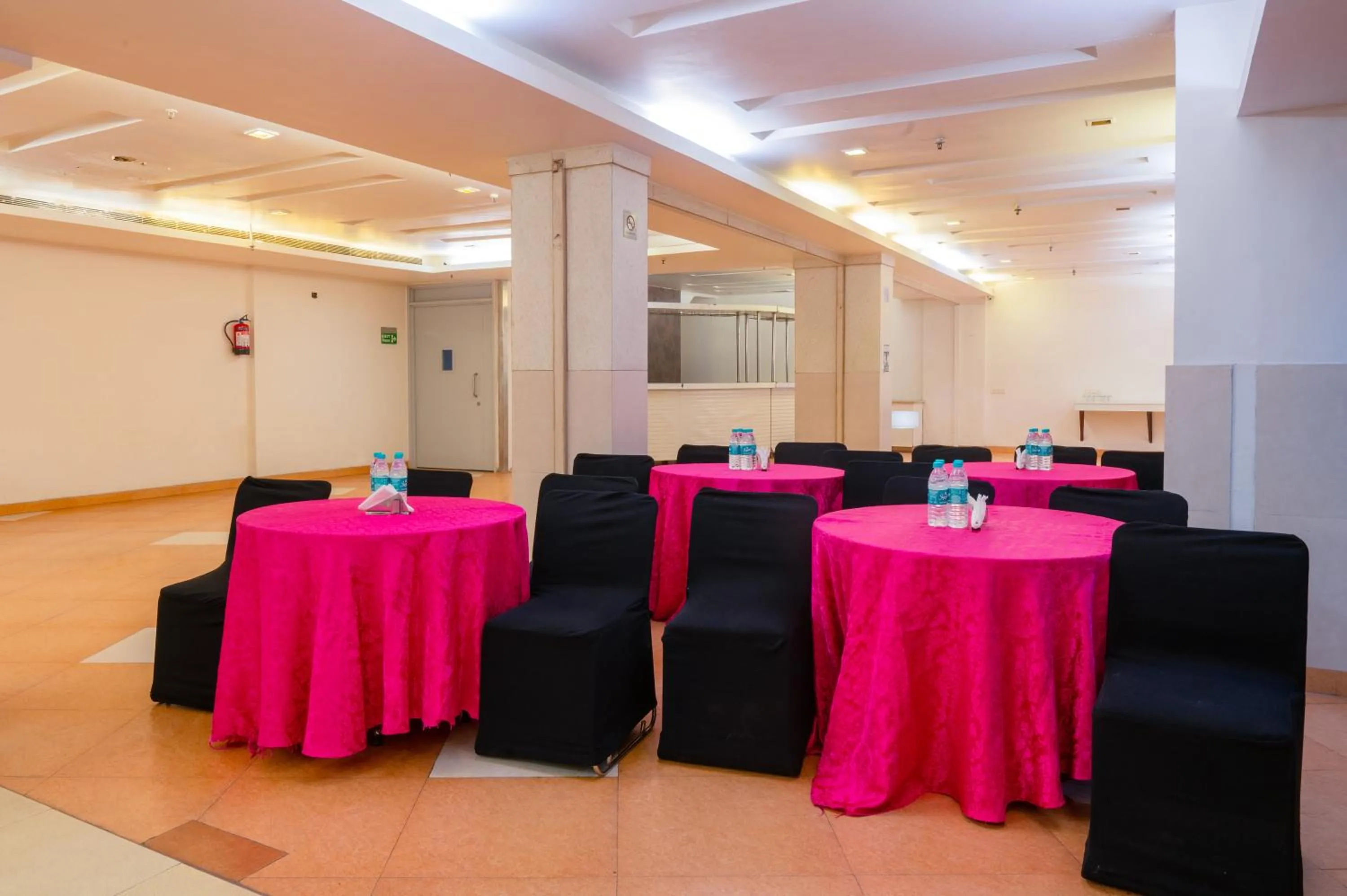 Meeting/conference room in Treebo Twin Tree