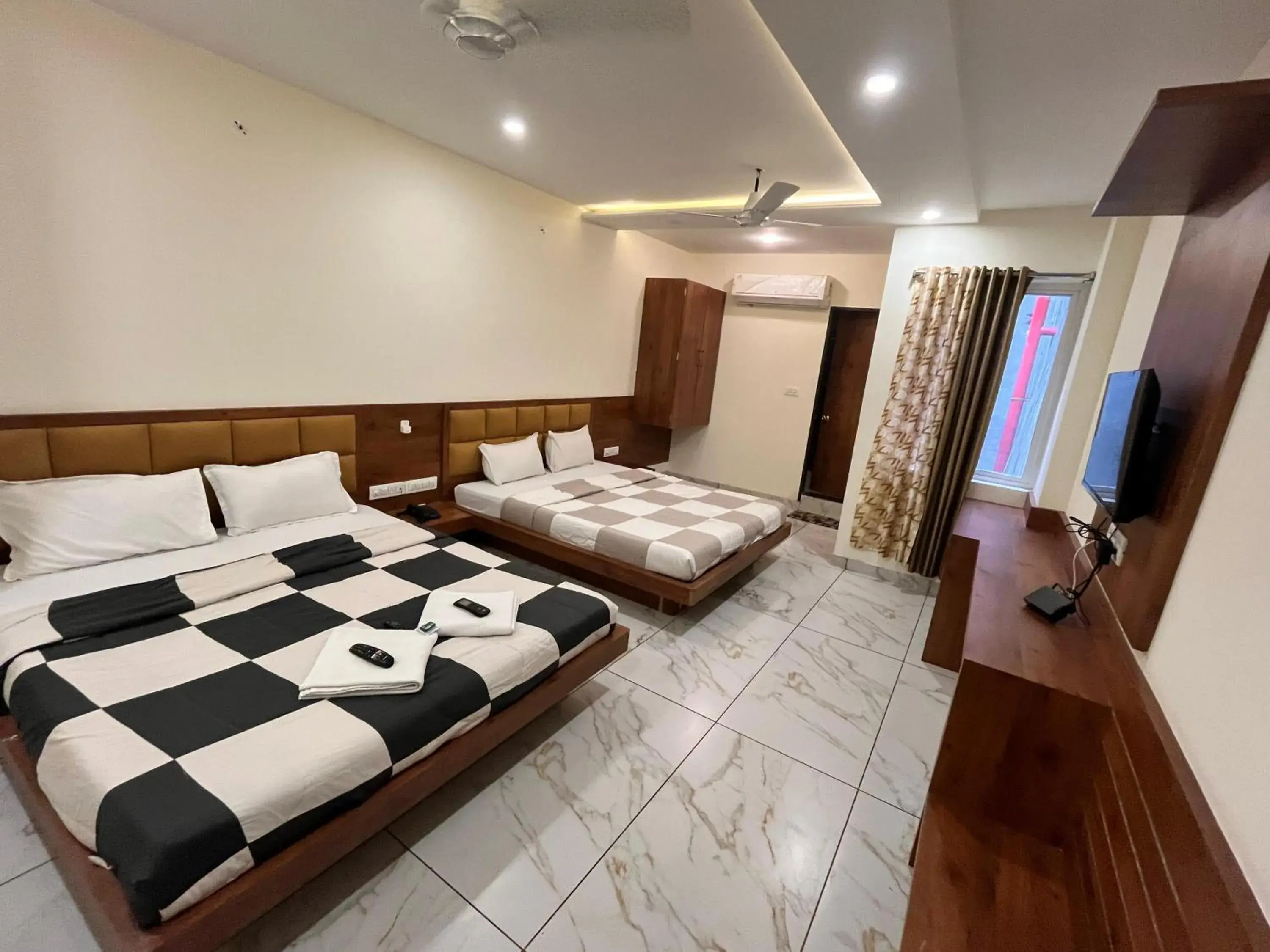 Communal lounge/ TV room, Bed in Hotel PRAKASHAM Communal lounge/ TV room, Bed in Hotel PRAKASHAM