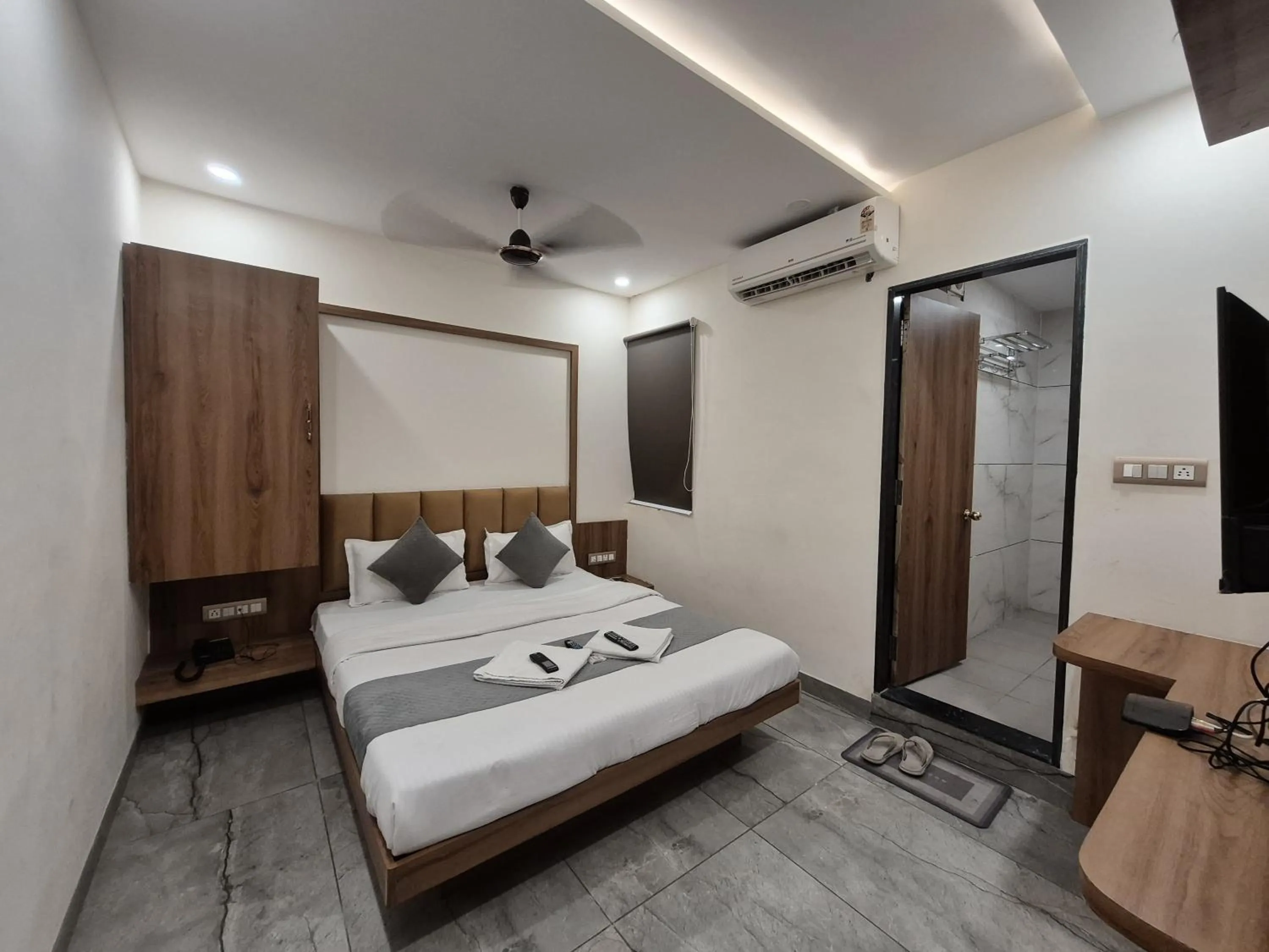Bed in Hotel PRAKASHAM