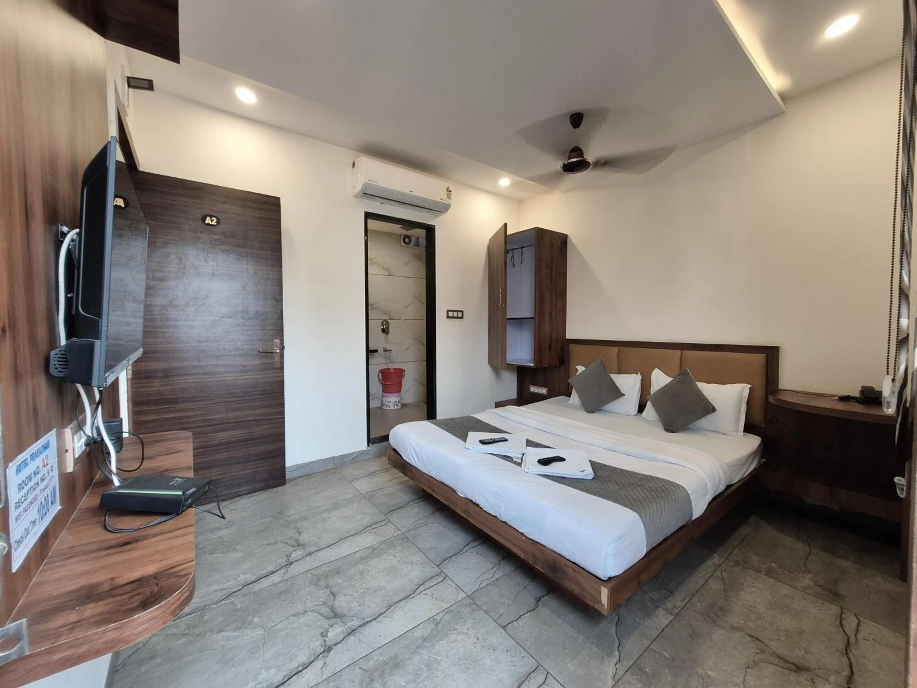 Bed in Hotel PRAKASHAM